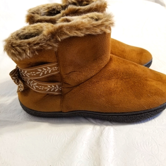 Isotoner Faux Suede Faux Fur Lined Bootie Slippers With Rubber Soles NWOT